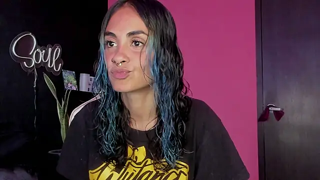 Snapshot of azula_lillet chatting on April 15, 2026, 10:10 pm azula lillet online show from April 15, 2026, 10:10 pm