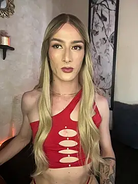 Snapshot of Alana_Stone chatting on April 22, 2026, 7:04 pm Alana Stone online show from April 22, 2026, 7:04 pm