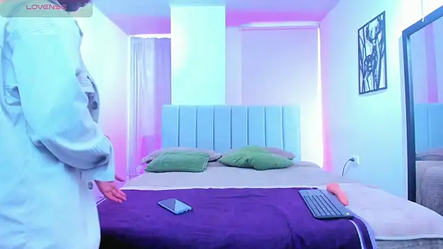 Snapshot of emily7_ chatting on February 11, 2026, 2:11 pm emily7 online show from February 11, 2026, 2:11 pm