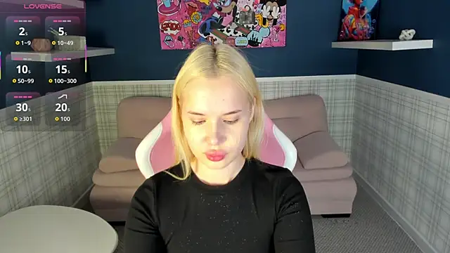 Snapshot of NicoletaCooper chatting on January 18, 2026, 1:42 am NicoletaCooper online show from January 18, 2026, 1:42 am