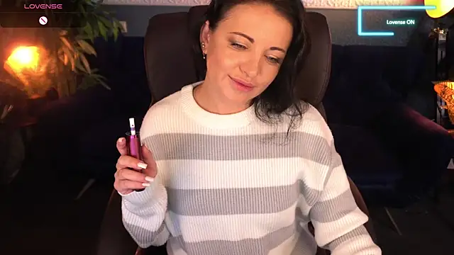 Snapshot of Dafni_Monn chatting on October 19, 2025, 5:30 am Dafni Monn online show from October 19, 2025, 5:30 am