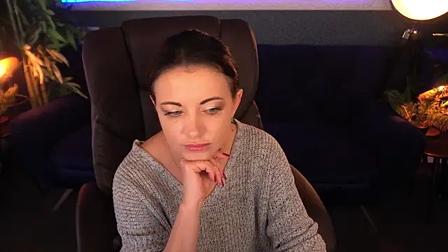 Snapshot of Dafni_Monn chatting on November 6, 2025, 6:36 am Dafni Monn online show from November 6, 2025, 6:36 am