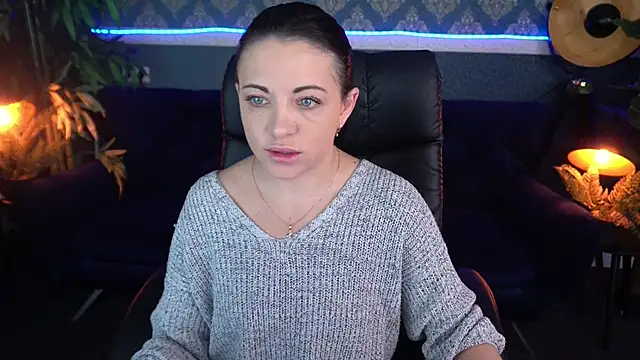 Snapshot of Dafni_Monn chatting on November 29, 2025, 1:47 pm Dafni Monn online show from November 29, 2025, 1:47 pm