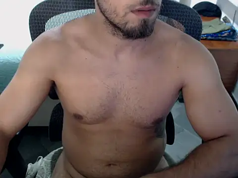 Snapshot of lucassouza18cm chatting on January 8, 2026, 10:39 am lucassouza18cm online show from January 8, 2026, 10:39 am