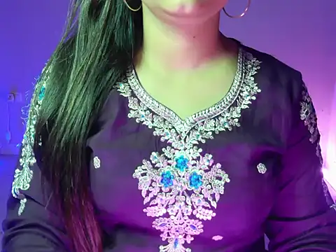 Snapshot of CutieVibe01 chatting on February 19, 2026, 6:15 pm CutieVibe01 online show from February 19, 2026, 6:15 pm