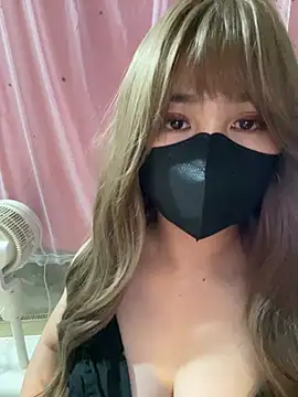 -Violet-t online show from May 17, 2026, 1:40 pm
