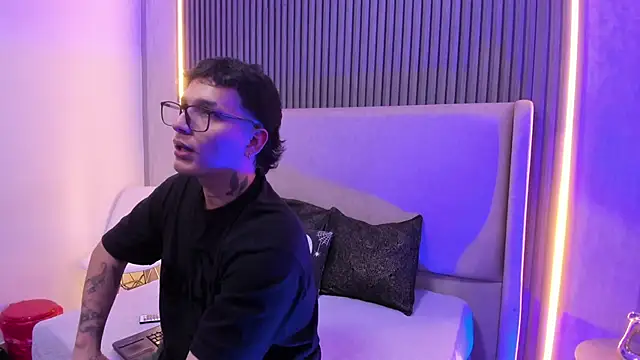 Snapshot of SamuParker chatting on January 10, 2026, 3:30 am SamuParker online show from January 10, 2026, 3:30 am