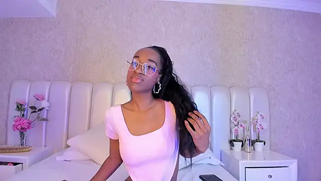 Snapshot of Julianiita_ chatting on February 14, 2026, 1:30 pm Julianiita online show from February 14, 2026, 1:30 pm