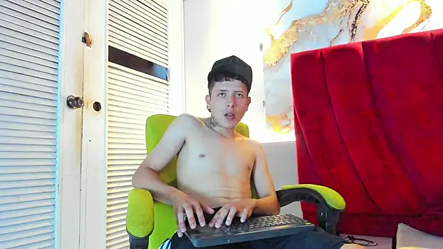 ESTEBAN 2102 online show from January 10, 2026, 7:48 pm