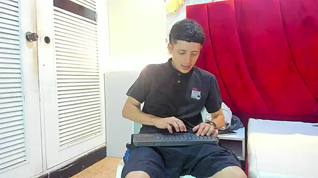 ESTEBAN 2102 online show from January 12, 2026, 12:32 pm