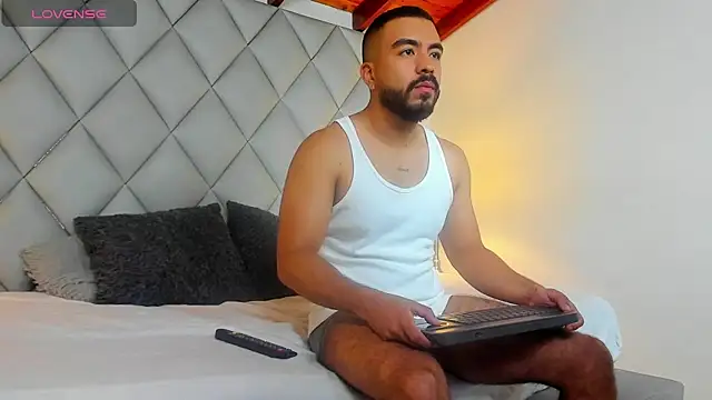 AaronVegaa online show from January 15, 2026, 4:11 pm