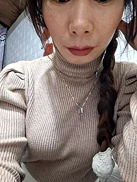 Snapshot of Adela-222 chatting on January 9, 2026, 8:28 am Adela-222 online show from January 9, 2026, 8:28 am