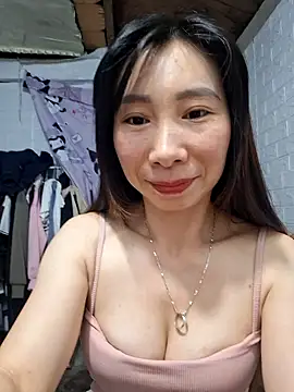 Snapshot of Adela-222 chatting on February 1, 2026, 3:10 pm Adela-222 online show from February 1, 2026, 3:10 pm