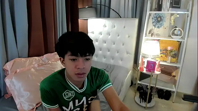 Snapshot of davincihugecock chatting on June 14, 2026, 9:06 pm davincihugecock online show from June 14, 2026, 9:06 pm