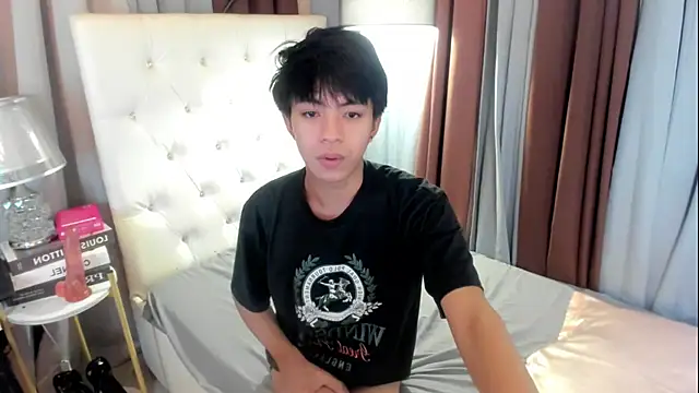 Snapshot of davincihugecock chatting on June 29, 2026, 5:35 pm davincihugecock online show from June 29, 2026, 5:35 pm