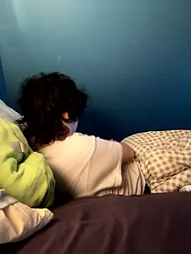 Snapshot of quwuinnie333 chatting on January 14, 2026, 5:24 am quwuinnie333 online show from January 14, 2026, 5:24 am