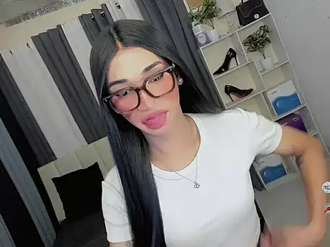 FyangFoxx online show from March 22, 2026, 5:44 am