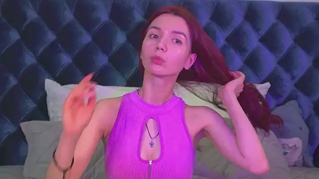 VanessaVienne online show from May 18, 2026, 4:13 pm