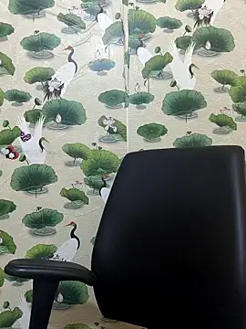 Snapshot of Attractive_Queen_ chatting on February 21, 2026, 2:45 am Attractive Queen online show from February 21, 2026, 2:45 am