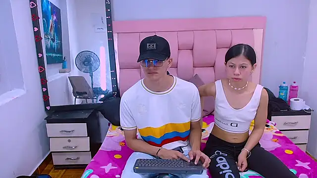 Snapshot of Sophi_and_Jack chatting on March 10, 2026, 10:59 pm Sophi and Jack online show from March 10, 2026, 10:59 pm