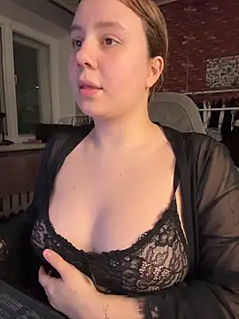 Snapshot of AnnaSeint chatting on February 17, 2026, 5:19 pm AnnaSeint online show from February 17, 2026, 5:19 pm