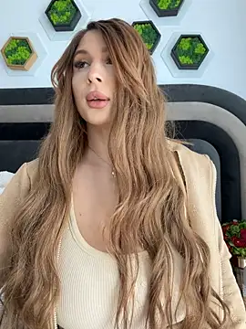 LucyBridgette online show from May 6, 2026, 11:15 am