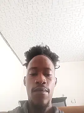 Snapshot of Winterslender chatting on February 14, 2026, 8:33 am Winterslender online show from February 14, 2026, 8:33 am