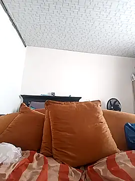 Snapshot of Winterslender chatting on February 23, 2026, 11:40 am Winterslender online show from February 23, 2026, 11:40 am