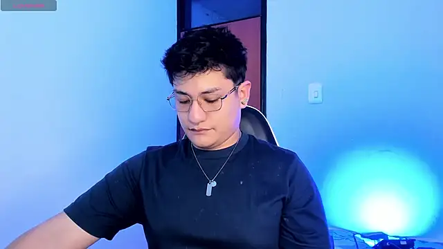 Snapshot of Theo_Rowan chatting on February 10, 2026, 6:12 pm Theo Rowan online show from February 10, 2026, 6:12 pm