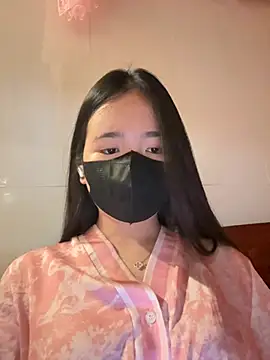 Snapshot of Gwen879 chatting on February 25, 2026, 12:20 am Gwen879 online show from February 25, 2026, 12:20 am