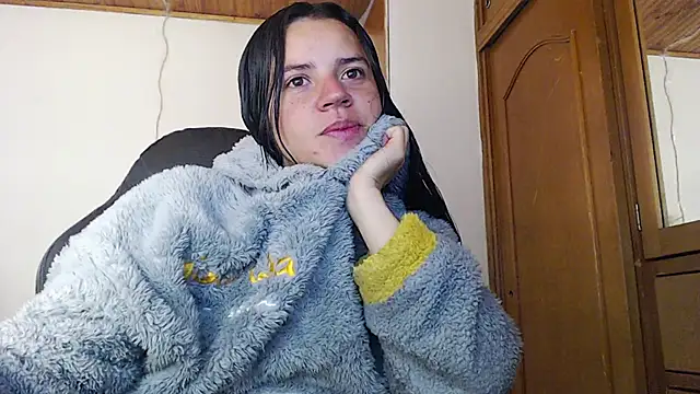 Snapshot of Shanel_Lozano chatting on April 15, 2026, 6:04 pm Shanel Lozano online show from April 15, 2026, 6:04 pm