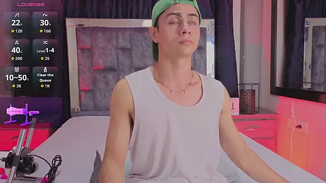 LeoMonnroe online show from April 17, 2026, 7:28 pm