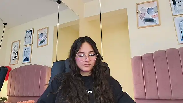 Snapshot of Hanabie_ chatting on February 22, 2026, 3:18 am Hanabie online show from February 22, 2026, 3:18 am