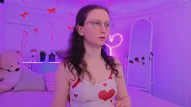 Snapshot of SunshineBlaze chatting on February 7, 2026, 5:33 am SunshineBlaze online show from February 7, 2026, 5:33 am