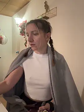 Snapshot of Marina_und_Jayden chatting on February 5, 2026, 10:58 pm Marina und Jayden online show from February 5, 2026, 10:58 pm