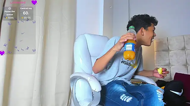 Snapshot of twink_royale18 chatting on February 24, 2026, 4:05 pm twink royale18 online show from February 24, 2026, 4:05 pm