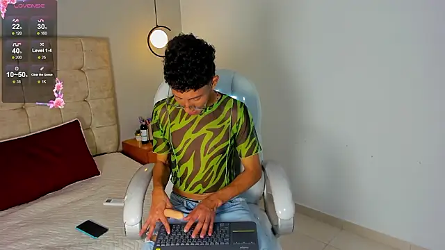 Snapshot of twink_royale18 chatting on February 27, 2026, 3:01 pm twink royale18 online show from February 27, 2026, 3:01 pm