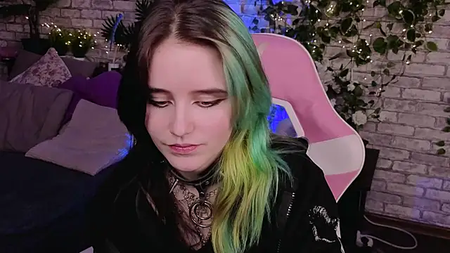 Snapshot of RubyMyst chatting on February 28, 2026, 9:05 pm RubyMyst online show from February 28, 2026, 9:05 pm