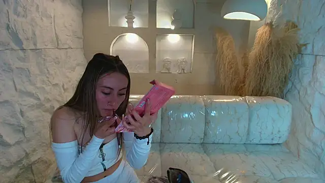 katalina r  online show from May 23, 2026, 8:24 pm