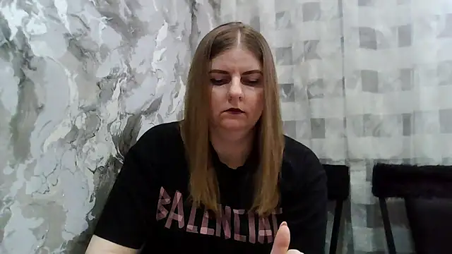 Snapshot of DarkRose0104 chatting on April 1, 2026, 7:20 am DarkRose0104 online show from April 1, 2026, 7:20 am