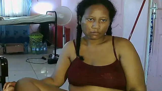 Snapshot of Eirondra_valeen chatting on August 5, 2026, 12:08 pm Eirondra valeen online show from August 5, 2026, 12:08 pm