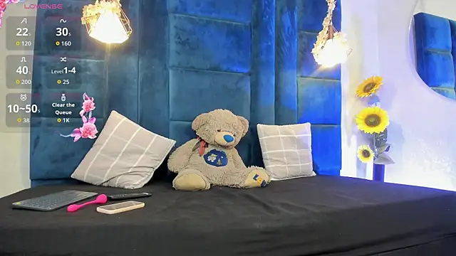 Snapshot of Laura_Miller1 chatting on April 4, 2026, 6:38 pm Laura Miller1 online show from April 4, 2026, 6:38 pm