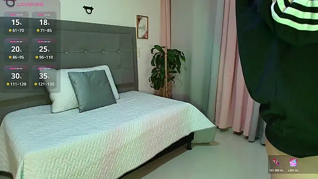 Snapshot of Natalye_23 chatting on February 8, 2026, 3:10 am Natalye 23 online show from February 8, 2026, 3:10 am