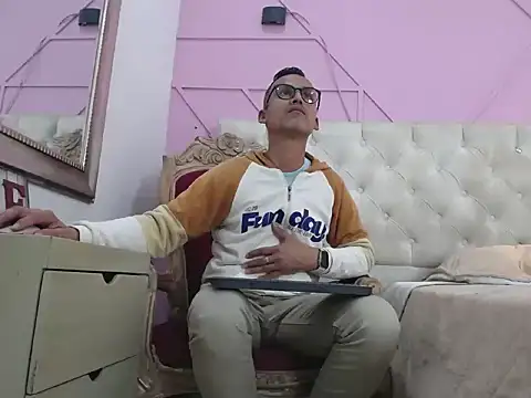 Snapshot of Oswalldo__ chatting on February 8, 2026, 2:26 am Oswalldo online show from February 8, 2026, 2:26 am