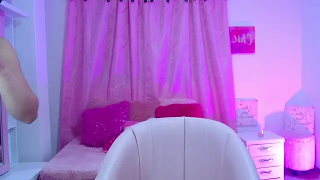 Snapshot of eimmy01 chatting on February 6, 2026, 4:06 am eimmy01 online show from February 6, 2026, 4:06 am