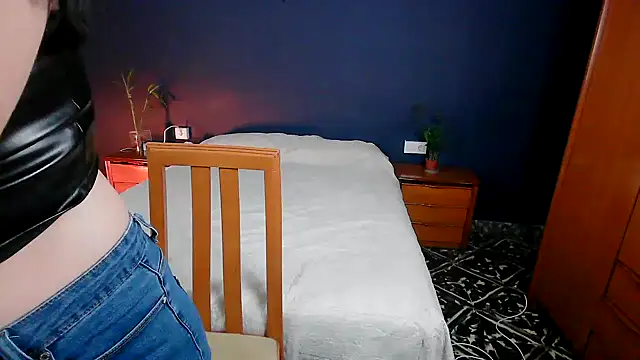 Snapshot of Alice_Dan chatting on February 5, 2026, 4:44 pm Alice Dan online show from February 5, 2026, 4:44 pm