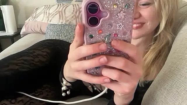 Snapshot of blondebunny999_999 chatting on February 4, 2026, 6:03 pm blondebunny999 999 online show from February 4, 2026, 6:03 pm