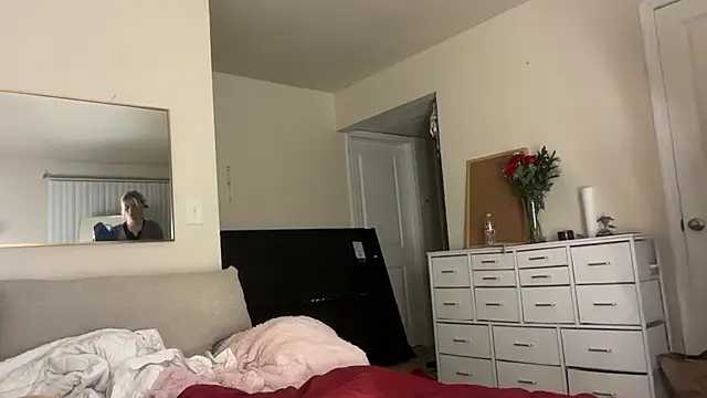 Snapshot of blondebunny999_999 chatting on February 16, 2026, 1:24 am blondebunny999 999 online show from February 16, 2026, 1:24 am