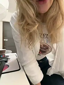 Snapshot of FrancescaZahra chatting on February 8, 2026, 10:13 pm FrancescaZahra online show from February 8, 2026, 10:13 pm