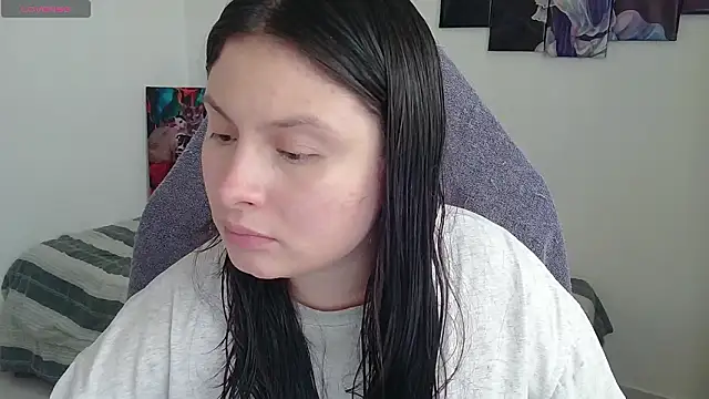 yessica gomez01 online show from February 16, 2026, 9:33 pm